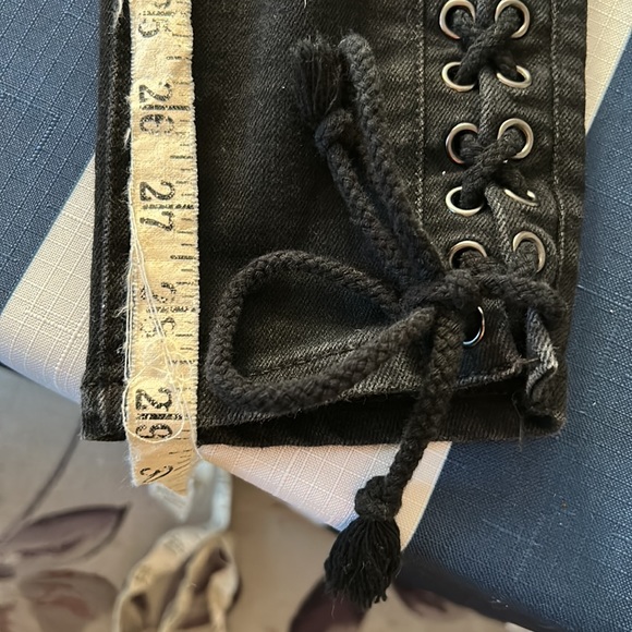SEVEN 7 black jeans with cute lace up detail at bottom of legs size 8 - Picture 12 of 14